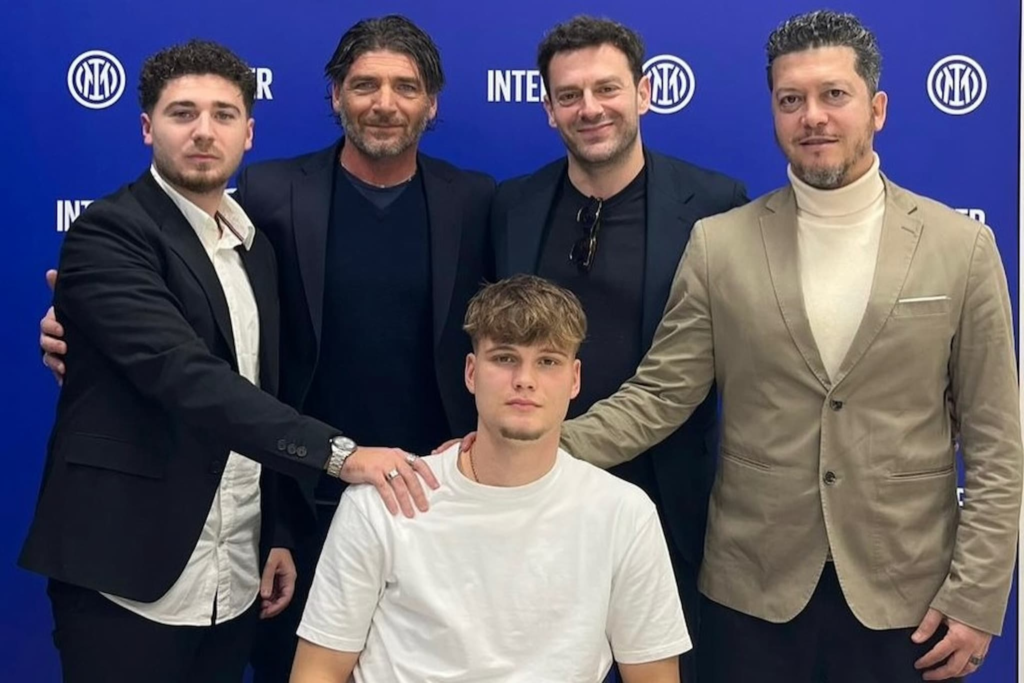 Roberts Kukulis pagarina līgumu ar Inter līdz 2028. gadam!