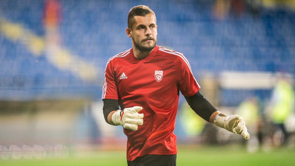 Latvijas izlases vārtsargs Roberts Ozols karjeru turpinās Albānijā!