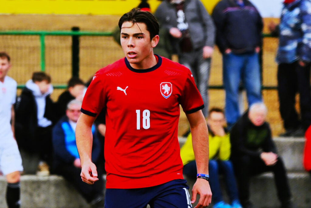 Latvijas U19 izlase cieš zaudējumu cīņā pret Čehijas U19 izlasi.